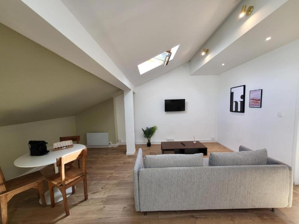Le Nerolii Apartment ลียง ภายนอก รูปภาพ