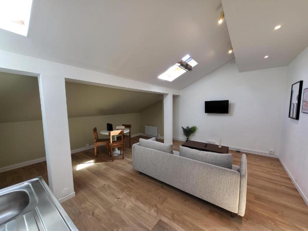 Le Nerolii Apartment ลียง ภายนอก รูปภาพ
